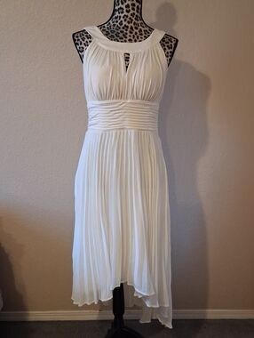 Signature by Sangria White Marilyn Monroe Pleated High-Low Halter Dress. 10